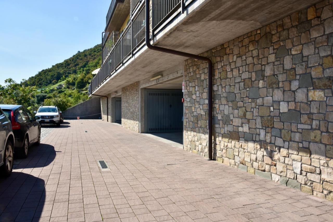 Italian Vacation Homes - La Petite Maison Du Lac Tavernola Bergamasca Exterior photo